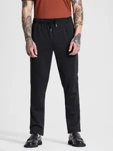 Snitch Men Black Mid-Rise Slim Fit Trouser