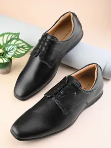 INVICTUS Men Textured Formal Derbys