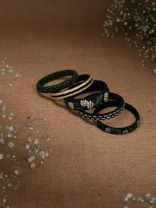 Taasha Craft Set Of 5 Threaded Bangles