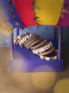 Taasha Craft Set Of 10 Embellished Bangles