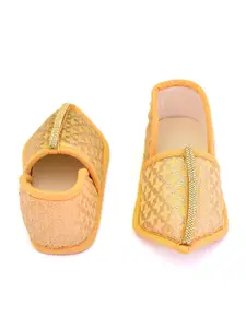 Daizy Boys Mojaris Embellished With Sequence Golden