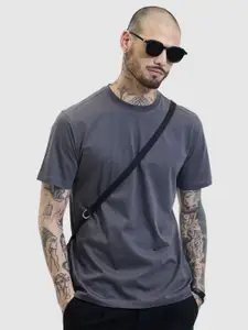 Snitch Men Solid Round Neck Cotton Slim Fit T-shirt