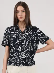 Vero Moda Women Spread Collar Abstract Printed Casual Shirt