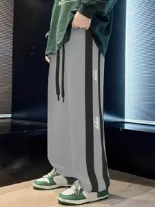 MACK JONNEY JONNEY Men Mid Rise Track Pants With Contrast Side Panel