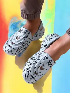 KAPYANSH Men Printed Croslite Clogs