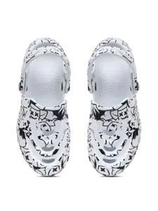 KAPYANSH Men Printed Clogs