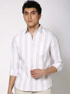 Blue Buddha Men Tailored Fit Spread Collar Vertical Striped Cotton Casual Shirt