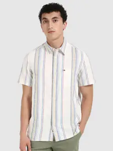 Tommy Hilfiger Men Spread Collar Vertical Striped Cotton Casual Shirt