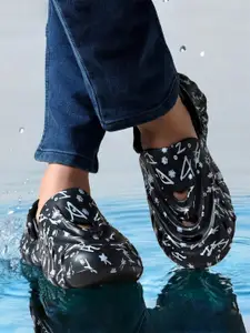 KAPYANSH Men Printed Croslite Clogs