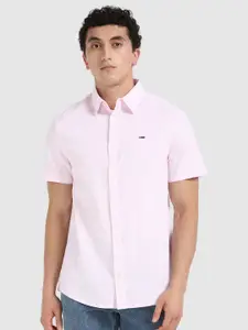 Tommy Hilfiger Men Spread Collar Textured Cotton Casual Shirt