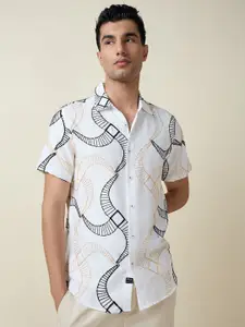 Thomas Scott Men Premium Fit Spread Collar Geometric Printed Casual Shirt