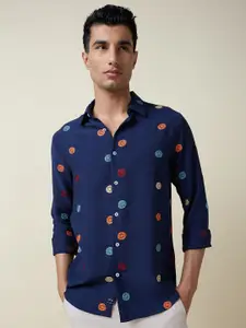 Thomas Scott Men Premium Fit Spread Collar Solid Casual Shirt