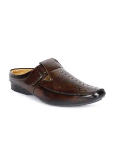 ROYAL CRUZZ Men Clogs Sandals