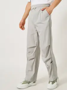 Styli Men Baggy Mid-Rise Parachute Pant