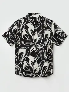 Fame Forever by Lifestyle Boys Spread Collar Floral Printed Casual Shirt