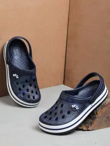 ABROS Men Self Design Clogs