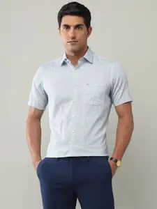 Arrow Men Classic Fit Spread Collar Geometric Printed Cotton Casual Shirt