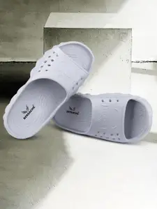 BERSACHE Men Self Design Flip Flops