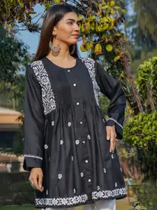 HOUSE OF KARI Floral Embroidered Round Neck Chikankari Pure Cotton Short Kurta