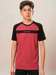 Technosport Boys Colourblocked Pockets Slim Fit T-shirt