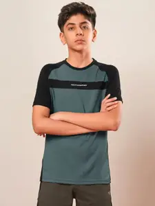 Technosport Boys Colourblocked Pockets Slim Fit T-shirt