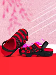 BERSACHE Boys Self-Design Clogs