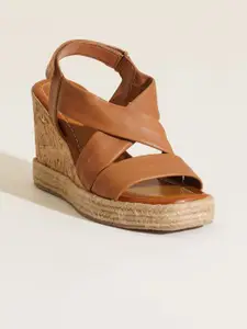 Peach Flores Women Amnesia Leather Wedge