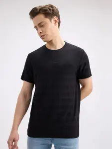 Pepe Jeans Men Solid Round Neck Cotton Slim Fit T-shirt
