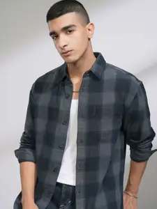 HIGHLANDER Men Opaque Checked Casual Shirt