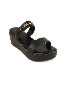 DressBerry Block Pumps with Tassels