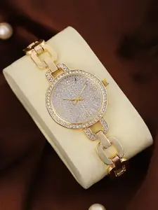 HAUTE SAUCE by  Campus Sutra HAUTE SAUCE by Campus Sutra Women The Orne Roman-Link Round Watch California Gold