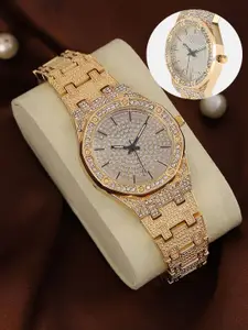 HAUTE SAUCE by  Campus Sutra HAUTE SAUCE by Campus Sutra Women's The Vrazzi Cushion Watch SS25_HSWC1375-Gold