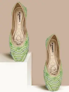 CATBIRD Women Ethnic Mojaris with Embroidered Flats