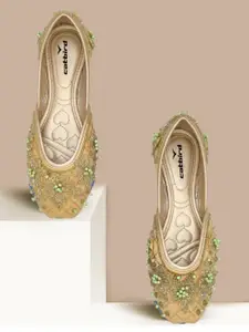 CATBIRD Women Ethnic Mojaris with Embroidered Flats