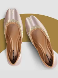 CATBIRD Women Ethnic Mojaris with Embroidered Flats