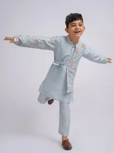 VASTRAMAY Boys Floral Embroidered Mandarin Collar Straight Kurta With Pyjamas