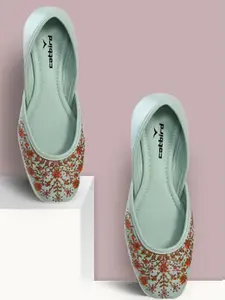 CATBIRD Women Ethnic Mojaris with Embroidered Flats