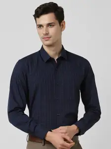 Peter England Men Slim Fit Opaque Checked Formal Shirt