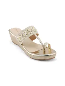 CRIMZON Women Embellished Wedge Heel Sandals
