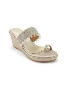 CRIMZON Women Wedge Sandals