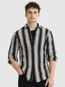 Snitch Men Smart Slim Fit Horizontal Stripes Opaque Casual Shirt