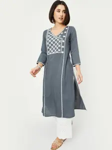 max Floral Yoke Design Thread Work Straight Kurta