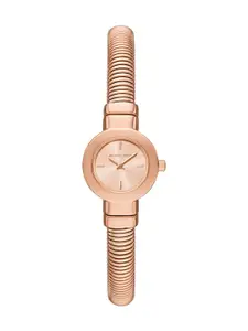Michael Kors Women Dial & Stainless Steel Straps Analogue Watch AK_MK7528