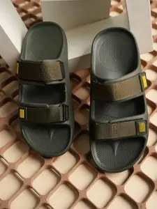 The Roadster Lifestyle Co Men Casual Sliders
