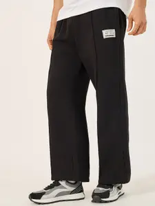 Styli Men Relaxed Fit Open Hem Jogger With Pin Tuck Detail