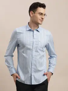 Turtle Men Relaxed Slim Fit Opaque Striped Casual Shirt