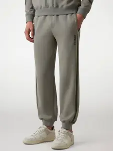 GUESS Men Mid Rise Joggers