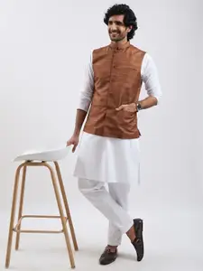VASTRAMAY Men Regular Kurta with Pyjamas