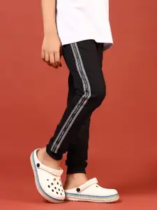 V-Mart Boys Printed Mid Rise Joggers