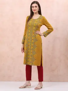 Rangriti Floral Printed Round Neck Straight Kurta